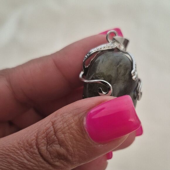 Labradorite Pendant Necklace in Silver Setting 18K GP - Picture 15 of 16